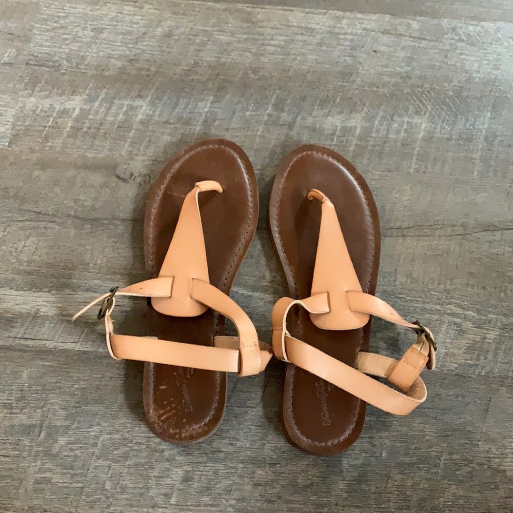 Universal thread sandals